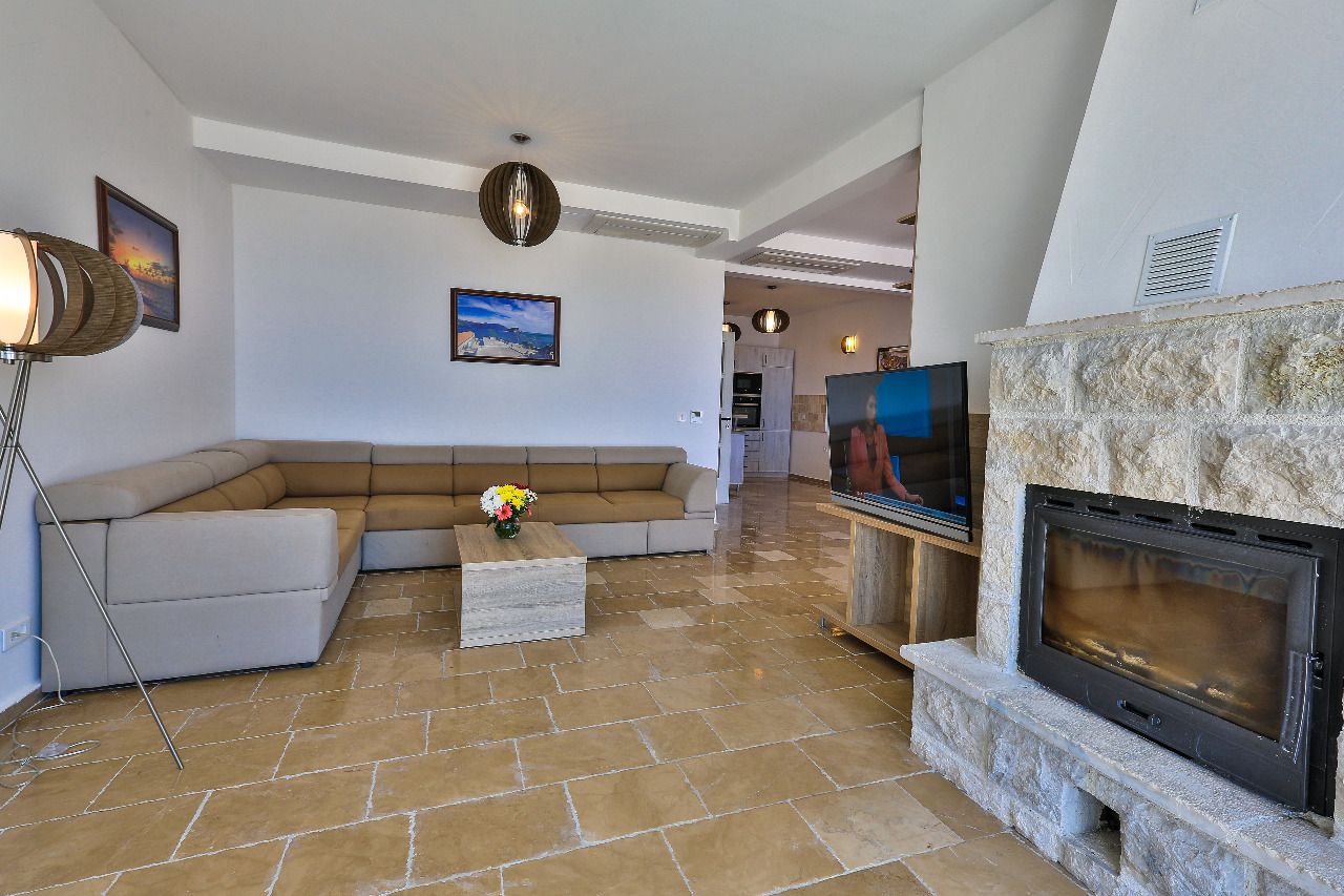 Budva, Montenegro 85310, 17 Bedrooms Bedrooms, ,17 BathroomsBathrooms,Villa,For Sale,1100