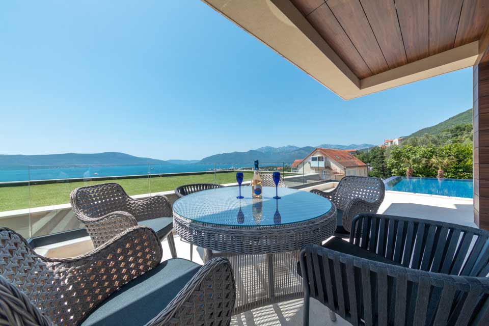 Tivat, Montenegro 85320, 5 Bedrooms Bedrooms, ,6 BathroomsBathrooms,Villa,For Sale,1131