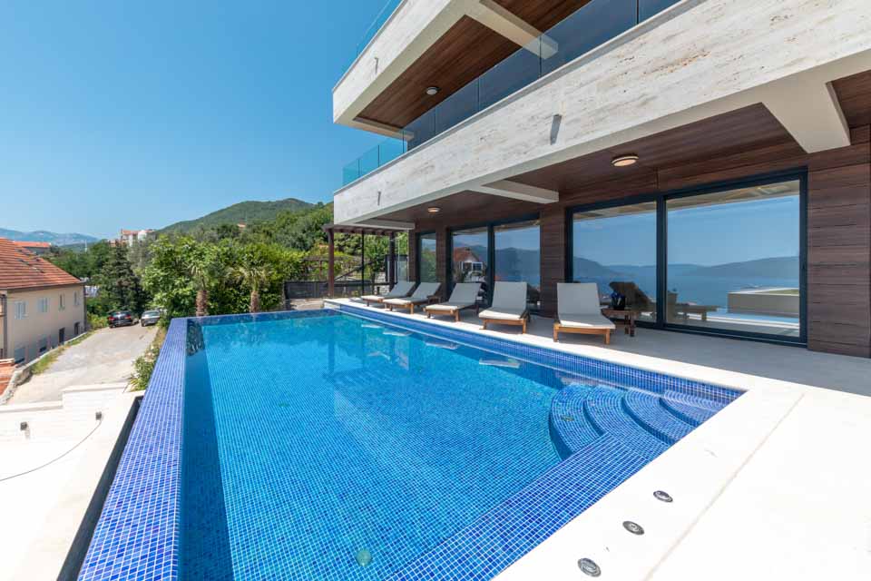 Tivat, Montenegro 85320, 5 Bedrooms Bedrooms, ,6 BathroomsBathrooms,Villa,For Sale,1131