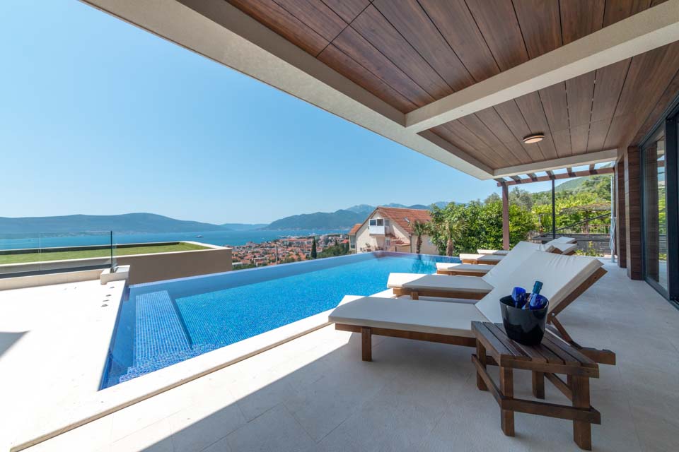 Tivat, Montenegro 85320, 5 Bedrooms Bedrooms, ,6 BathroomsBathrooms,Villa,For Sale,1131