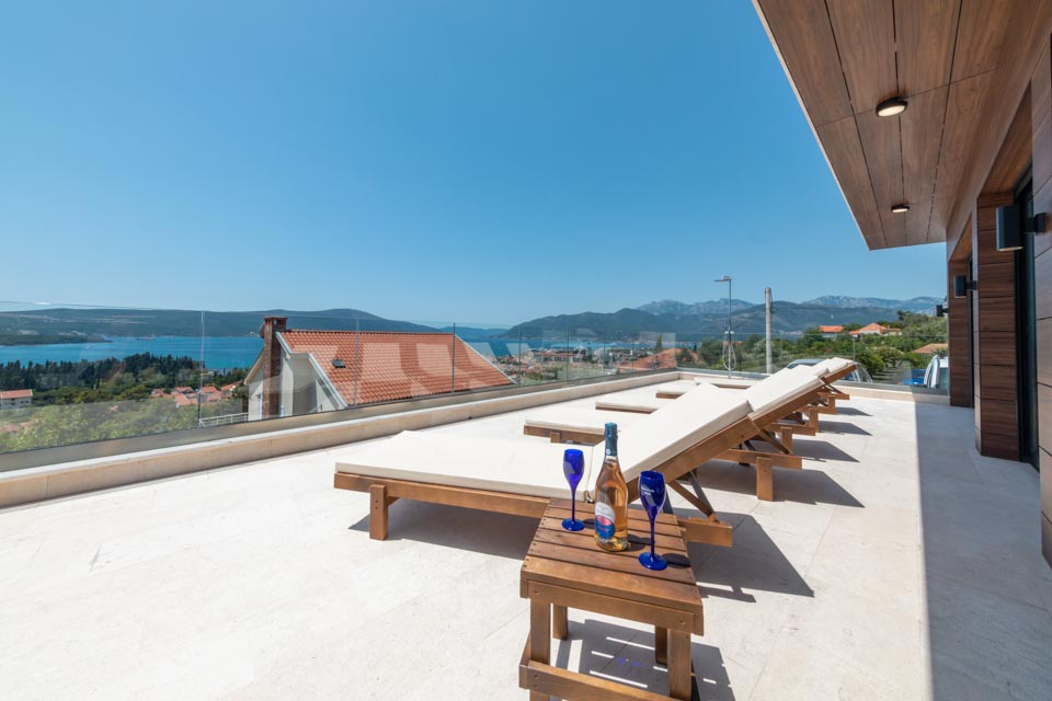 Tivat, Montenegro 85320, 4 Bedrooms Bedrooms, ,5 BathroomsBathrooms,Villa,For Sale,1132