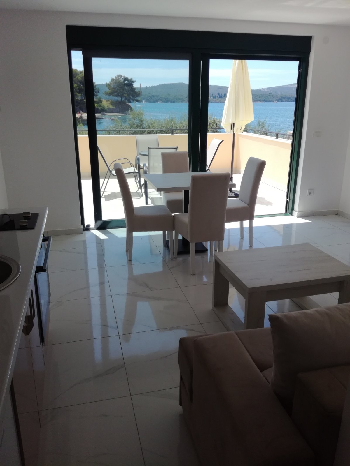 Tivat, Montenegro 85330, 1 Bedroom Bedrooms, ,1 BathroomBathrooms,Apartment,For Rent,1163