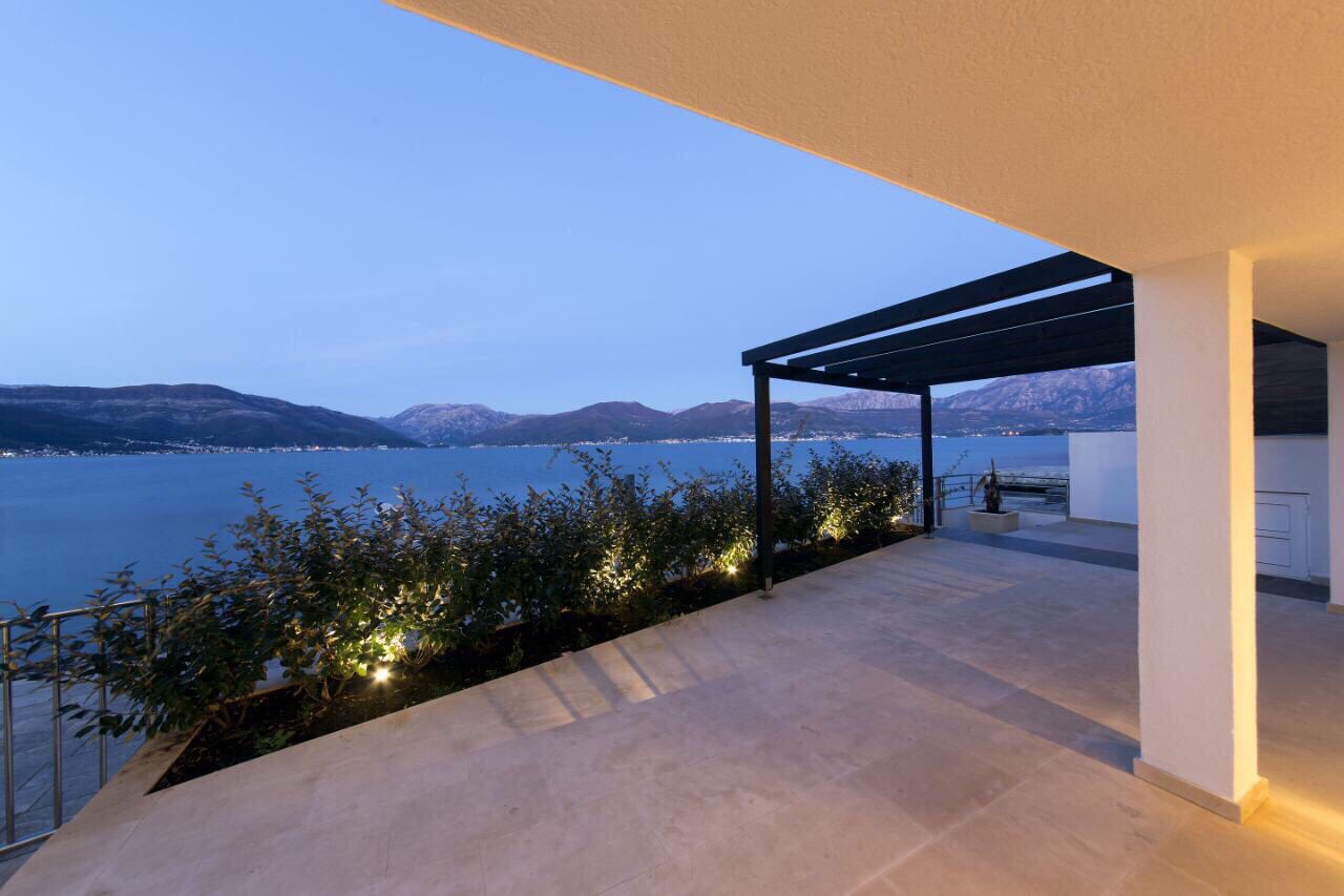 Tivat, Montenegro 85320, 4 Bedrooms Bedrooms, ,4 BathroomsBathrooms,Villa,For Sale,1174