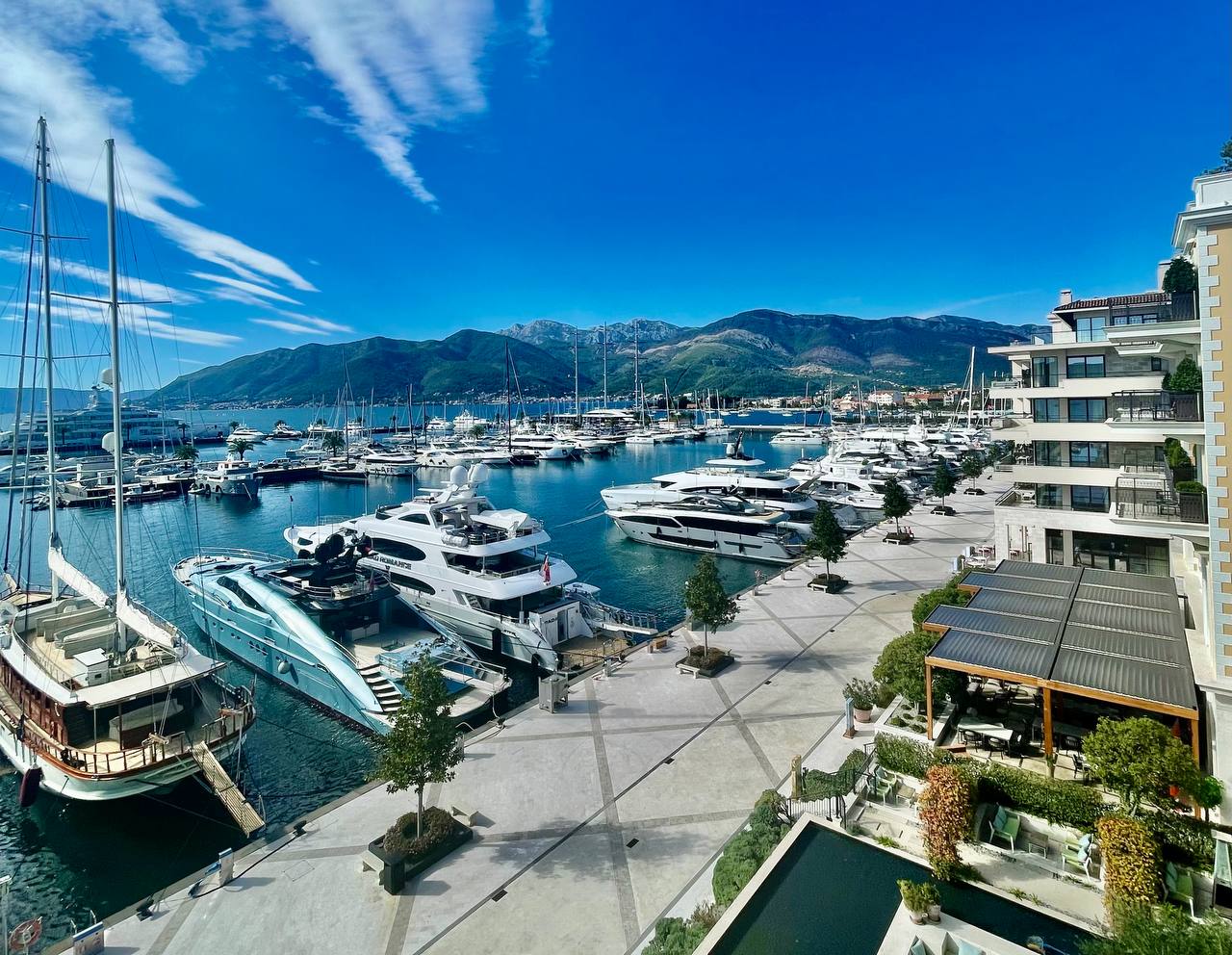 Tivat, Montenegro 85320, 3 Bedrooms Bedrooms, ,4 BathroomsBathrooms,Apartment,For Sale,Regent Hotel,3,1188