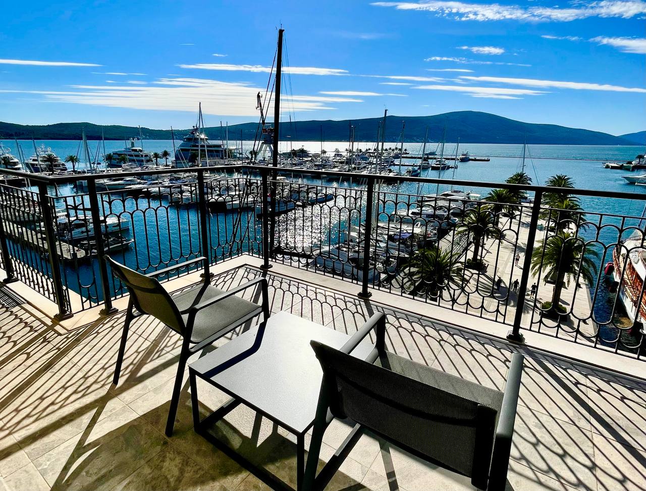 Tivat, Montenegro 85320, 3 Bedrooms Bedrooms, ,4 BathroomsBathrooms,Apartment,For Sale,Regent Hotel,3,1188