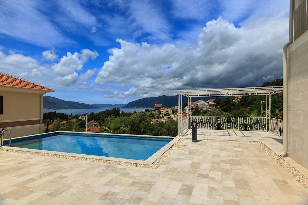 Tivat, Montenegro 85320, 4 Bedrooms Bedrooms, ,3 BathroomsBathrooms,Villa,For Sale,2,1211