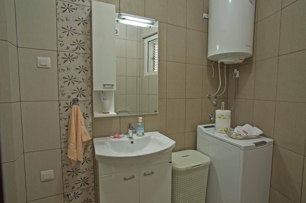 Kotor, Montenegro 85330, 2 Bedrooms Bedrooms, ,2 BathroomsBathrooms,Apartment,For Rent,1,1216