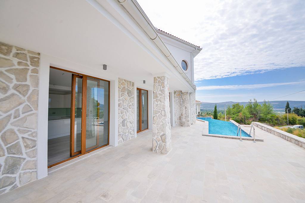 Tivat, Montenegro 85320, 4 Bedrooms Bedrooms, ,3 BathroomsBathrooms,Villa,For Sale,1229