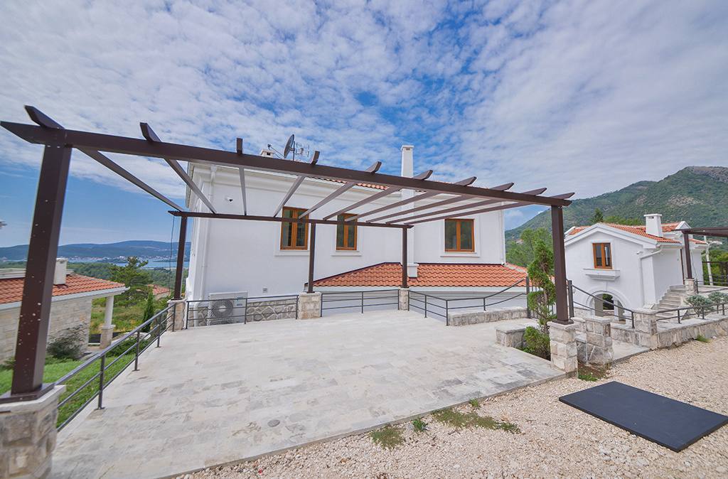 Tivat, Montenegro 85320, 4 Bedrooms Bedrooms, ,3 BathroomsBathrooms,Villa,For Sale,1229