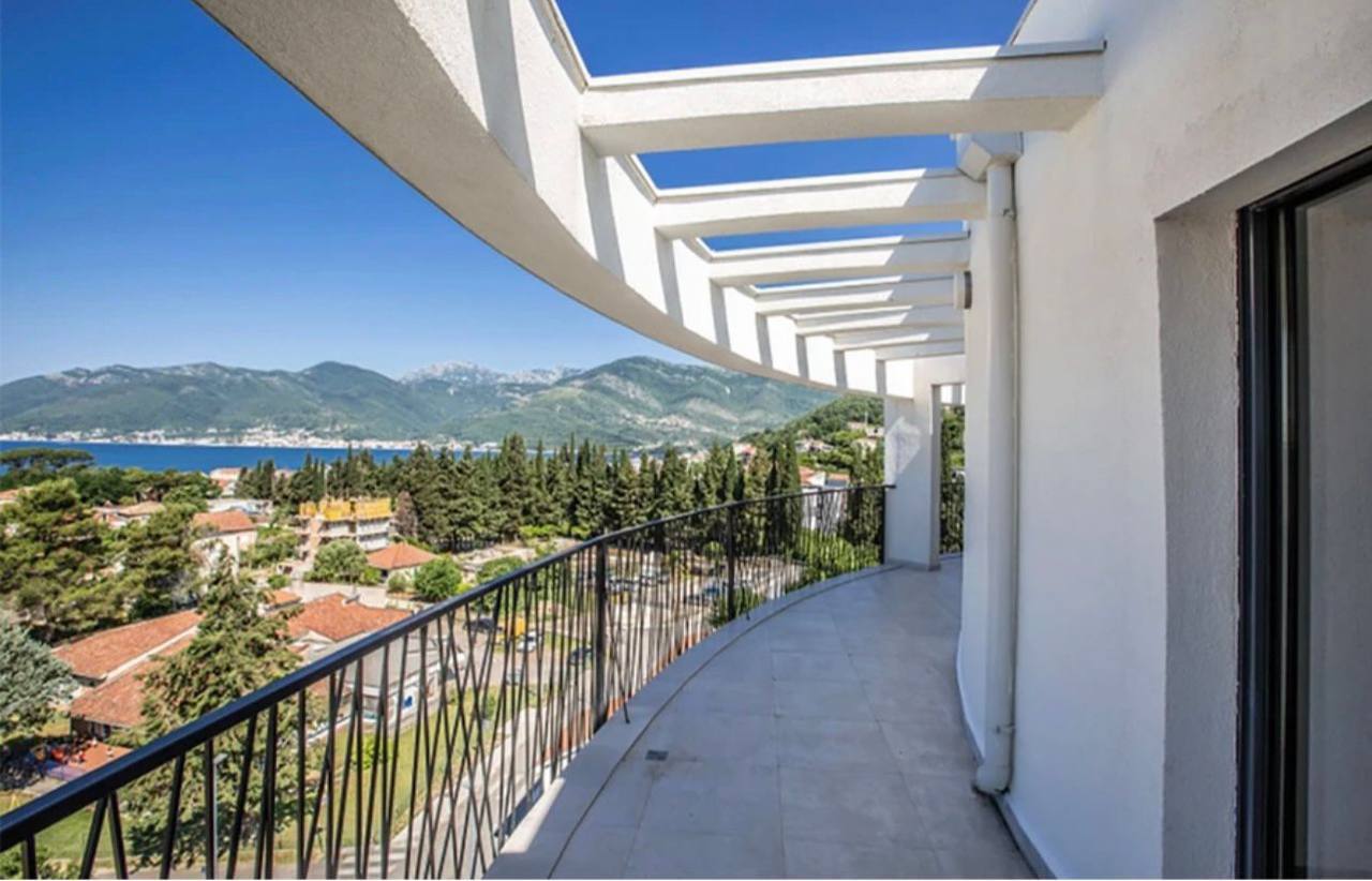 Tivat, Montenegro 85320, 3 Bedrooms Bedrooms, ,3 BathroomsBathrooms,Apartment,For Sale,Oasis ,1246