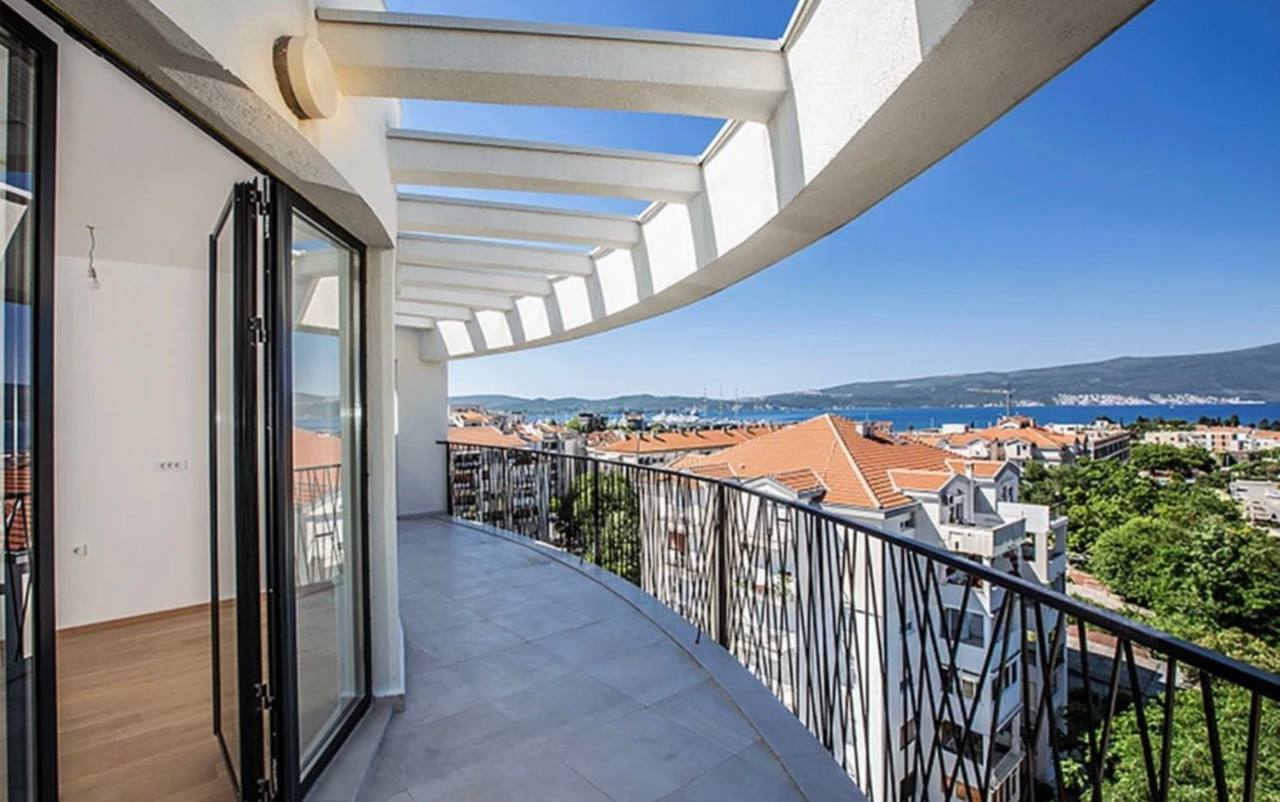 Tivat, Montenegro 85320, 3 Bedrooms Bedrooms, ,3 BathroomsBathrooms,Apartment,For Sale,Oasis ,1246