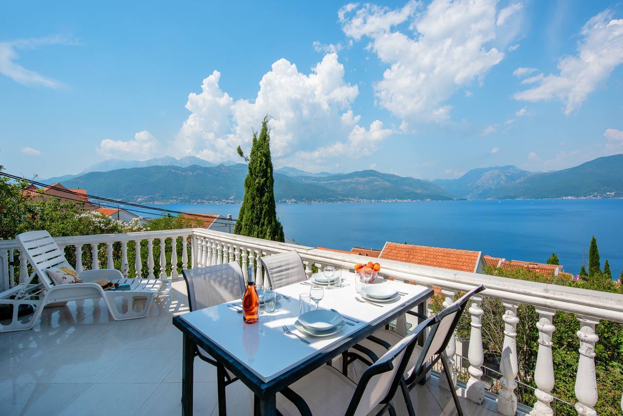 Tivat, Montenegro 85320, 3 Bedrooms Bedrooms, ,3 BathroomsBathrooms,Villa,For Sale,1251