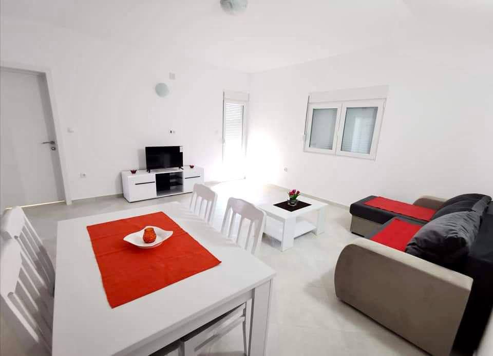 Tivat, Montenegro 85320, 2 Bedrooms Bedrooms, ,1 BathroomBathrooms,Apartment,For Rent,1256